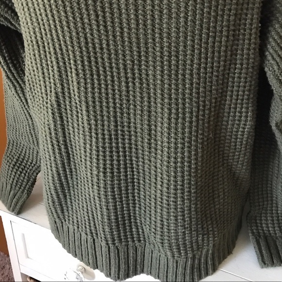 NWT Abercrombie & Fitch Side Button Cable Sweater - Picture 5 of 7